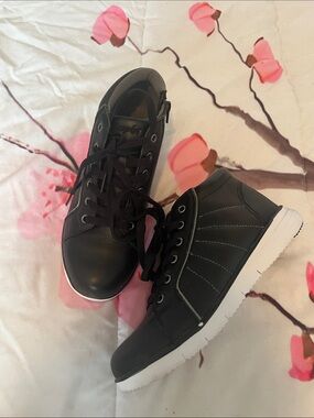 Women's Black High-Top Propet Casual Zip Up Sneakers Size US 6